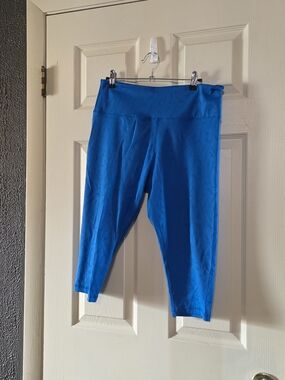 ZYIA Electric Blue Capri Leggings